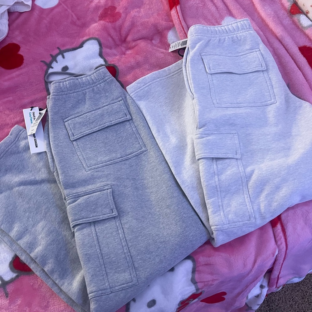 2 Aritzia cargo sweatpants